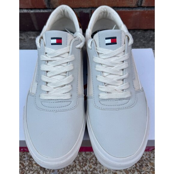 Tommy Hilfiger Mens TWEZAN 10 M White Canvas Sneakers Lepeord Print Accent - Picture 1 of 9